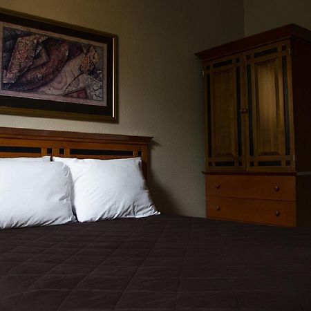 Hotel Ambassador Vancouver Bagian luar foto
