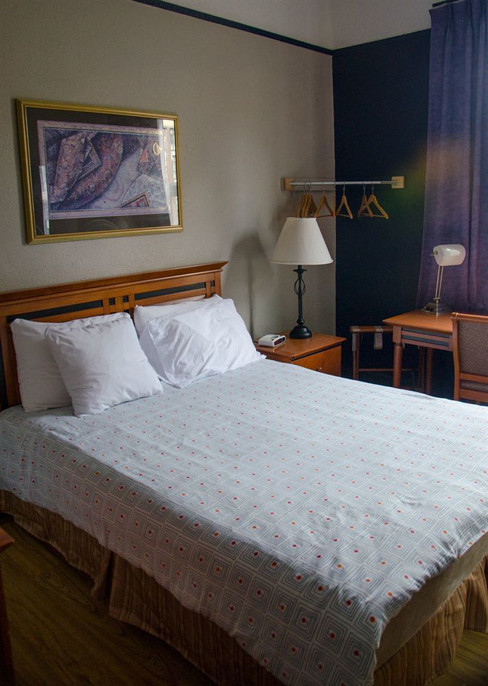 Hotel Ambassador Vancouver Bagian luar foto