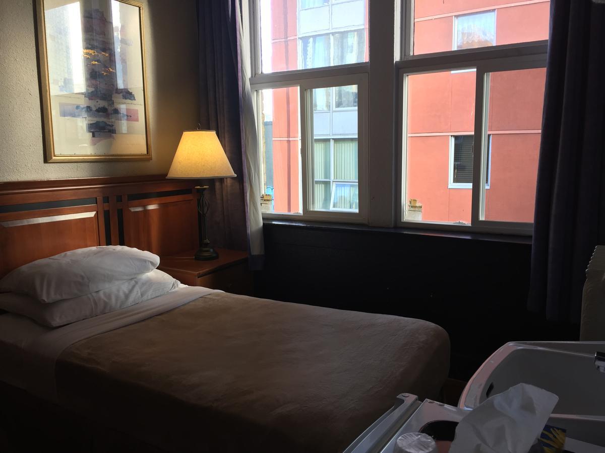 Hotel Ambassador Vancouver Bagian luar foto