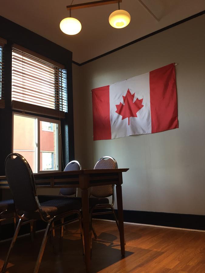Hotel Ambassador Vancouver Bagian luar foto