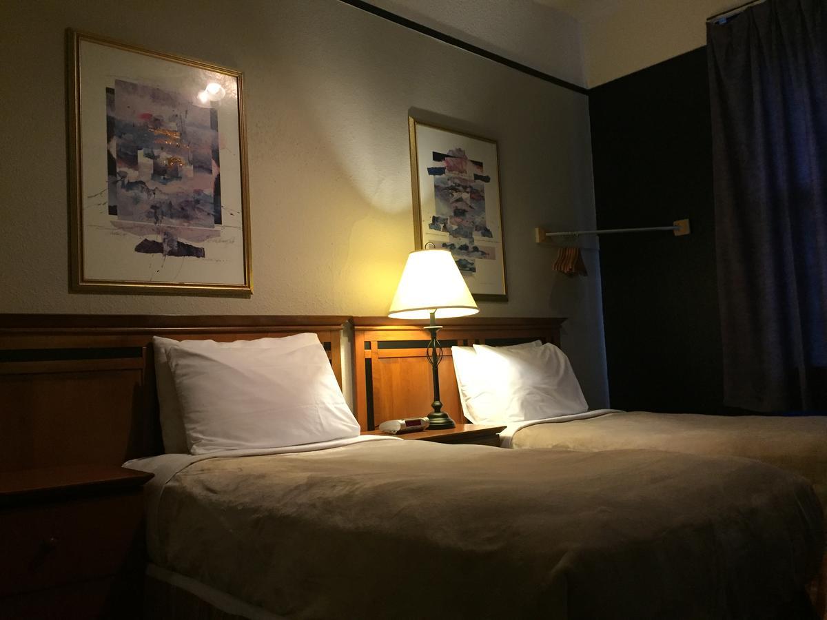 Hotel Ambassador Vancouver Bagian luar foto