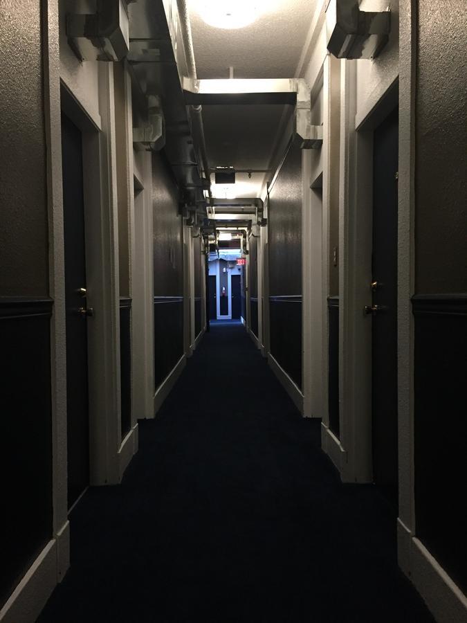 Hotel Ambassador Vancouver Bagian luar foto