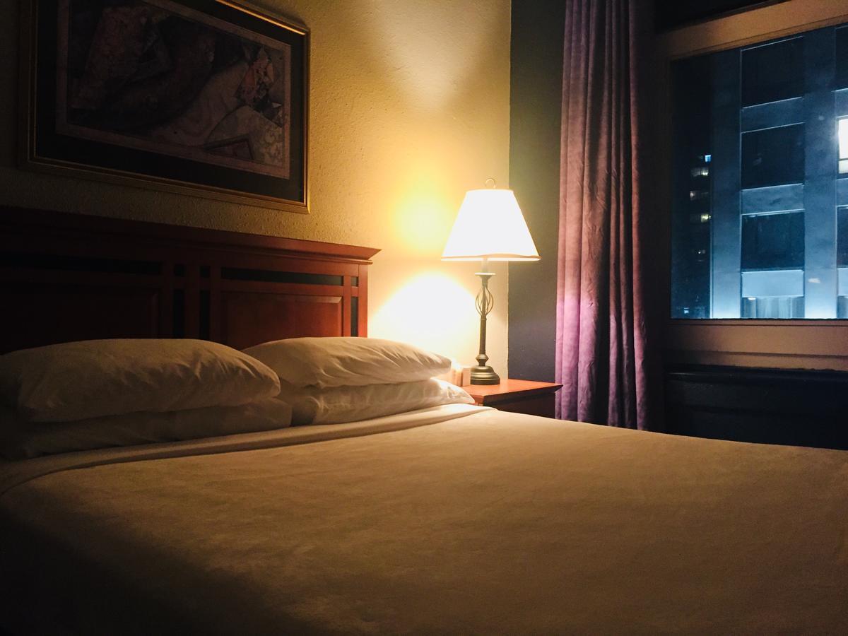 Hotel Ambassador Vancouver Bagian luar foto