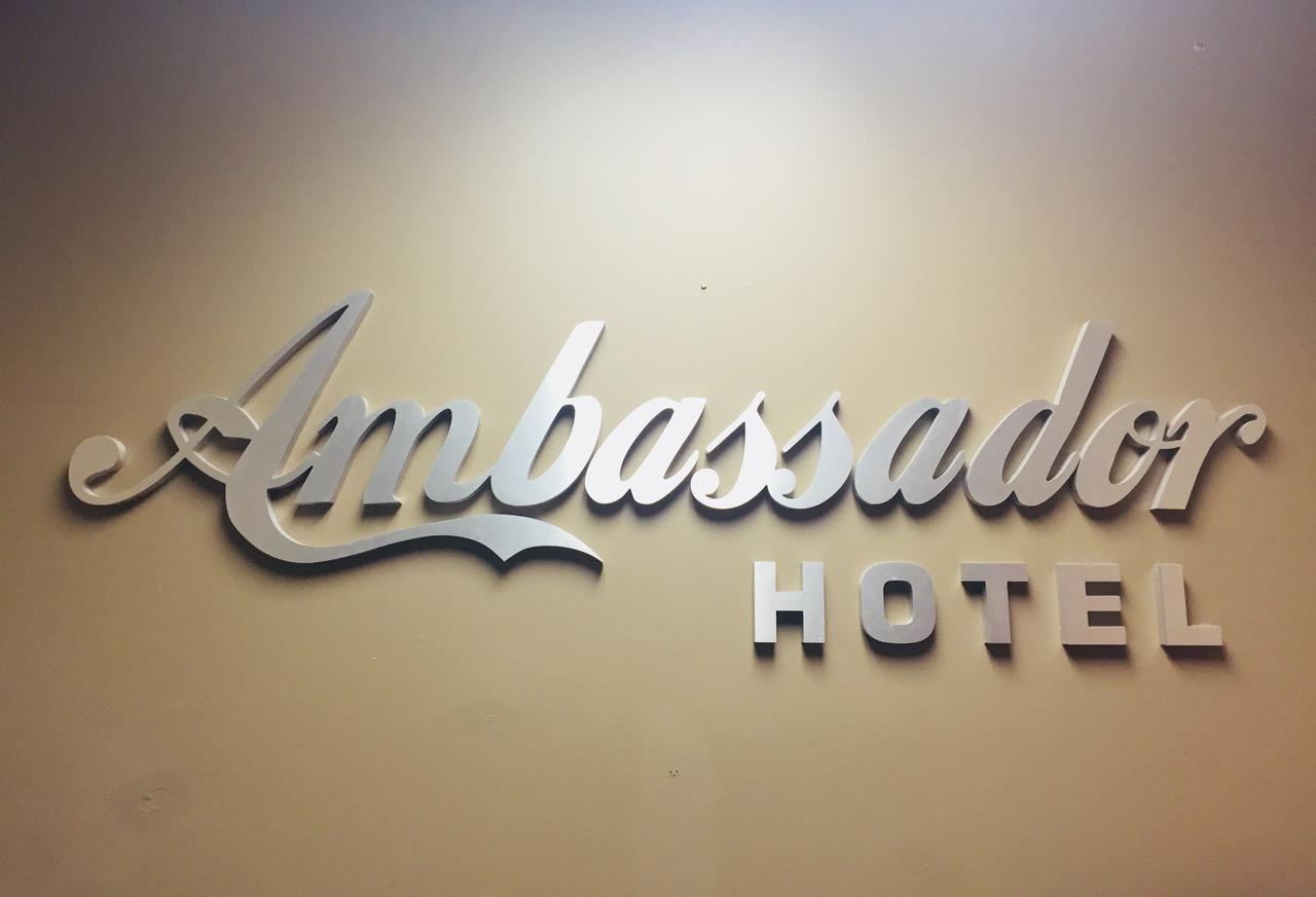 Hotel Ambassador Vancouver Bagian luar foto