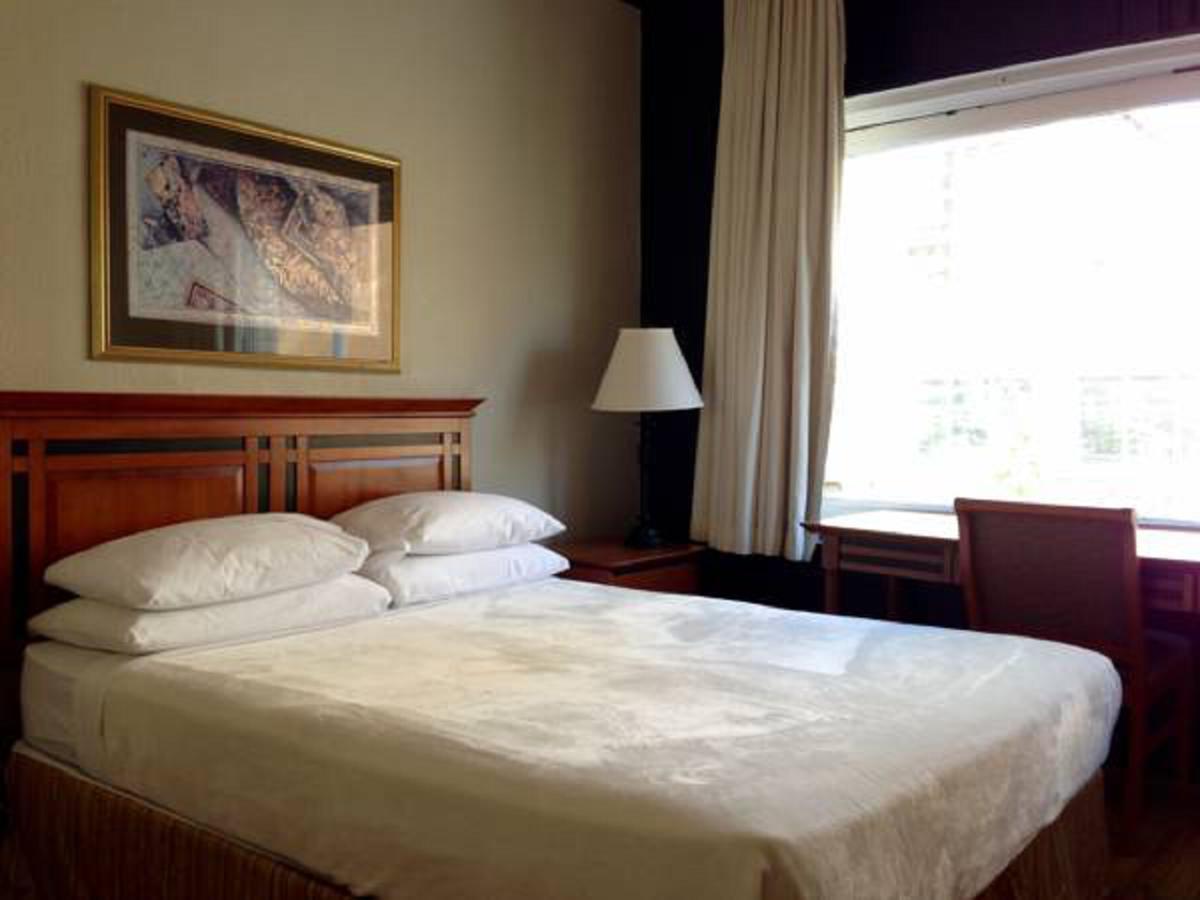 Hotel Ambassador Vancouver Bagian luar foto