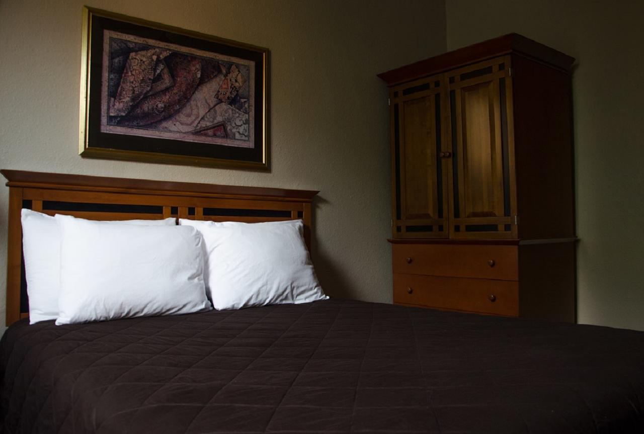 Hotel Ambassador Vancouver Bagian luar foto