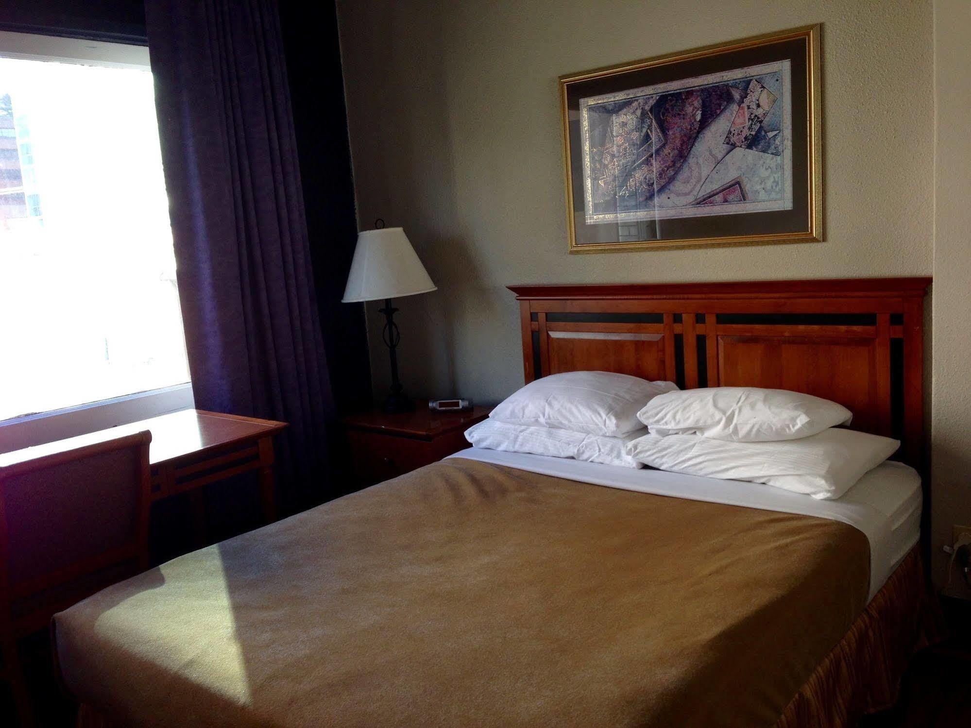 Hotel Ambassador Vancouver Bagian luar foto