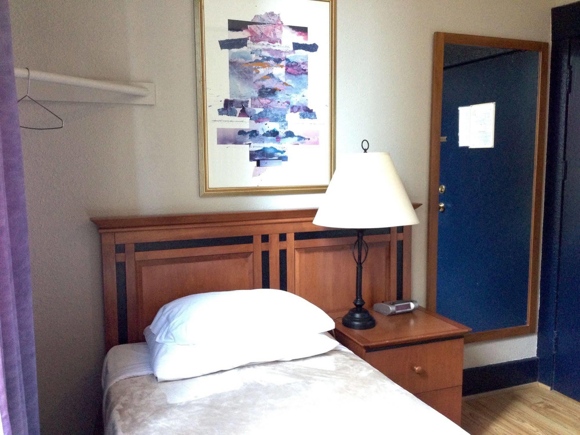 Hotel Ambassador Vancouver Bagian luar foto