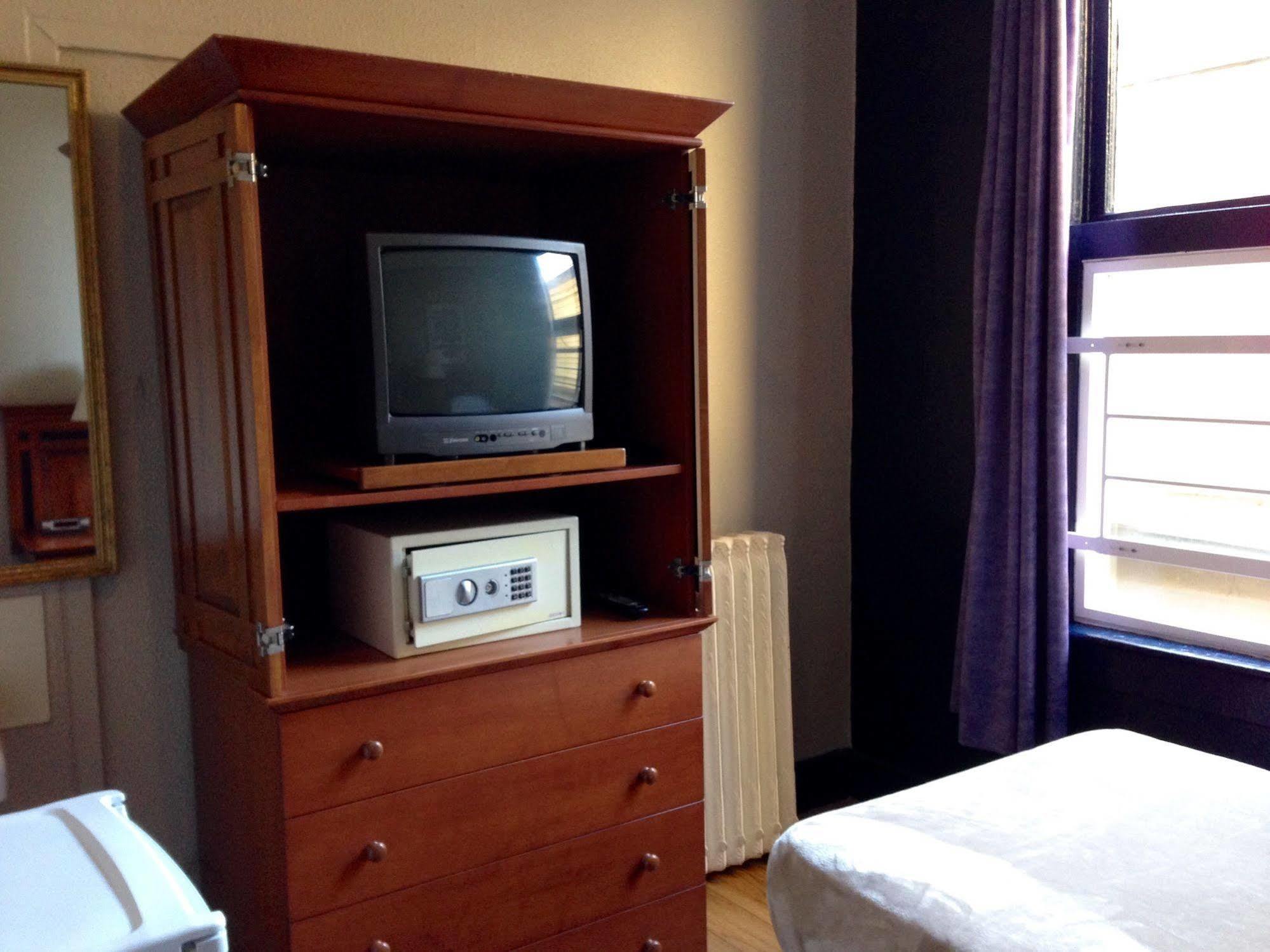 Hotel Ambassador Vancouver Bagian luar foto