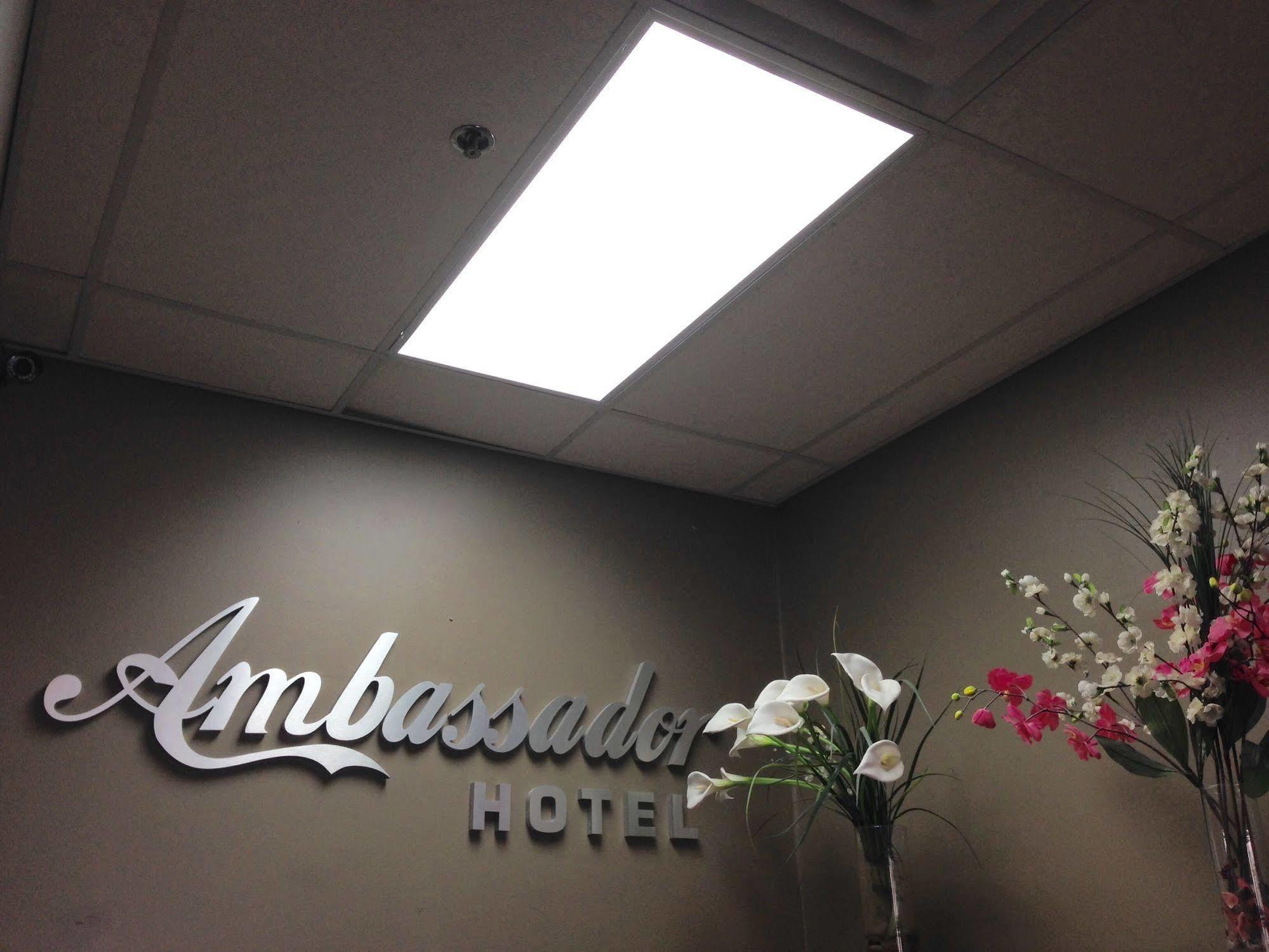 Hotel Ambassador Vancouver Bagian luar foto