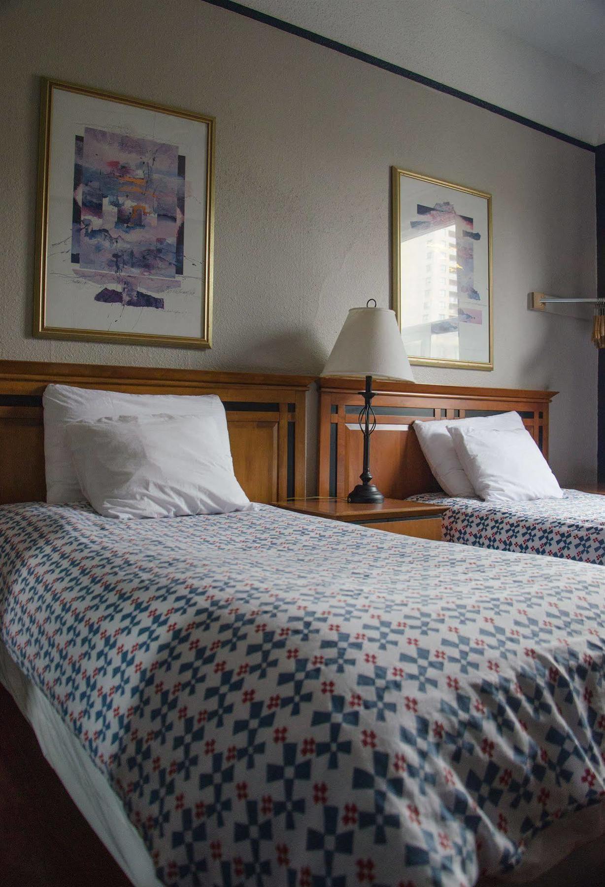 Hotel Ambassador Vancouver Bagian luar foto